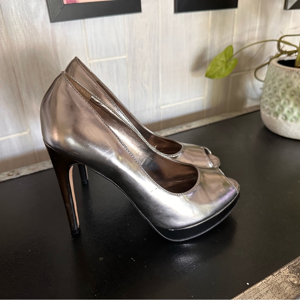 Michael Kors Silver Heels Sophisticated Style